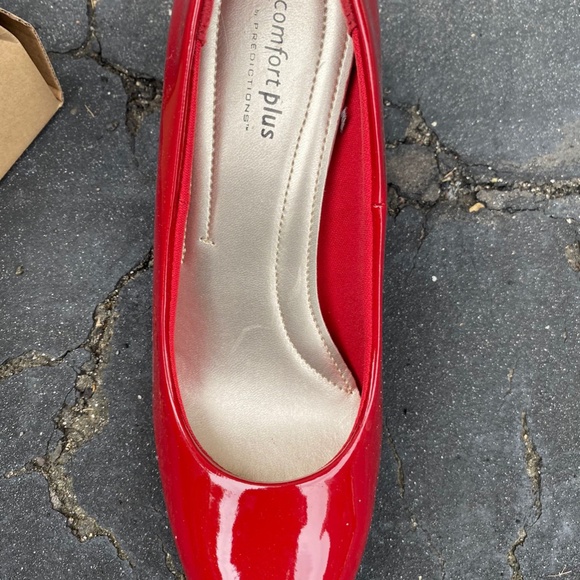 8.5 Red Comfort Plus High Heeled Shoes - Picture 8 of 11